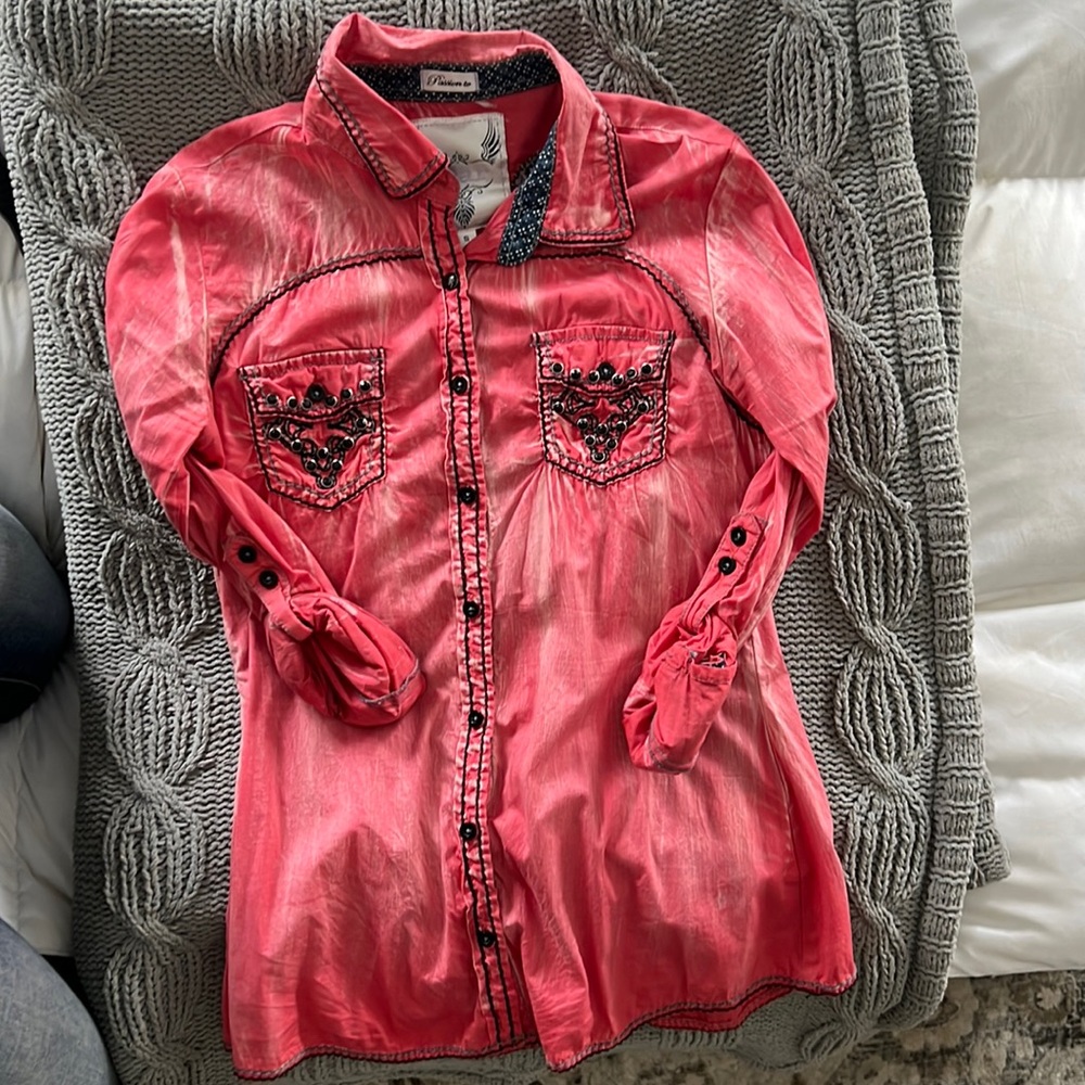 Roar Button Up